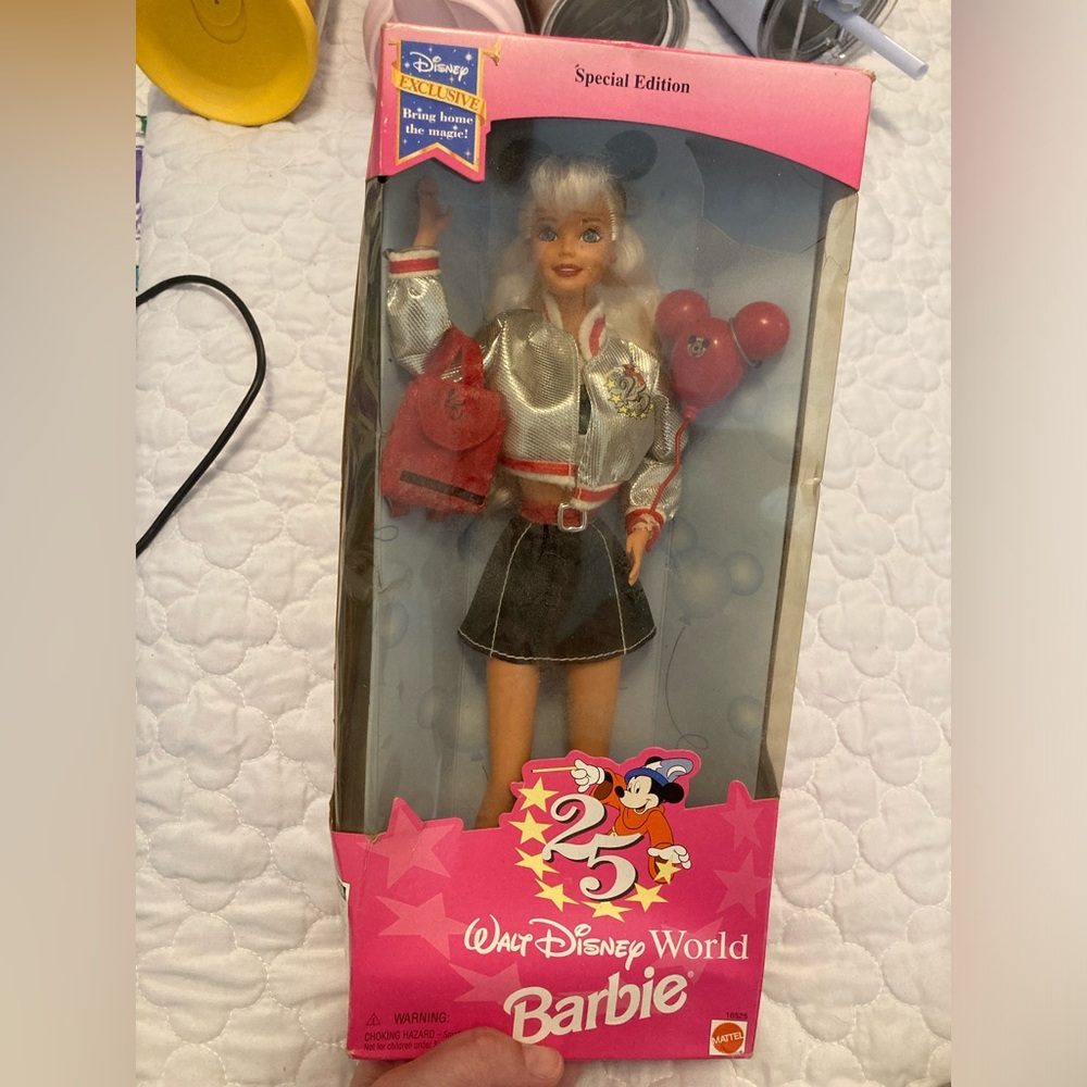 NIB Vintage Disney Barbie 💖